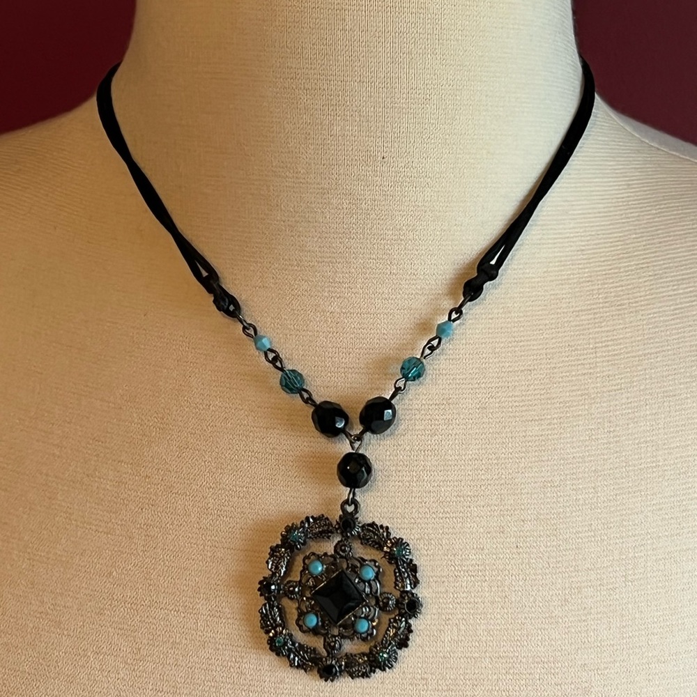 1928 black and turquoise necklace